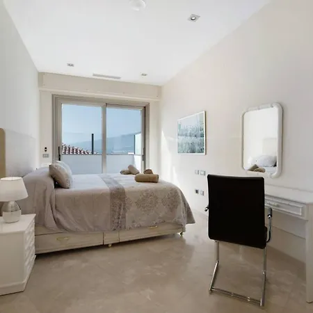 Top With Views & Infinity Pool - What'app - 0034-611-233-784 - For Reservations! *