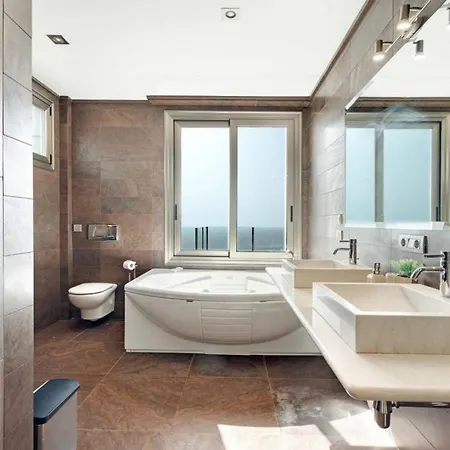 Villa Top With Views & Infinity Pool - What'app - 0034-611-233-784 - For Reservations!